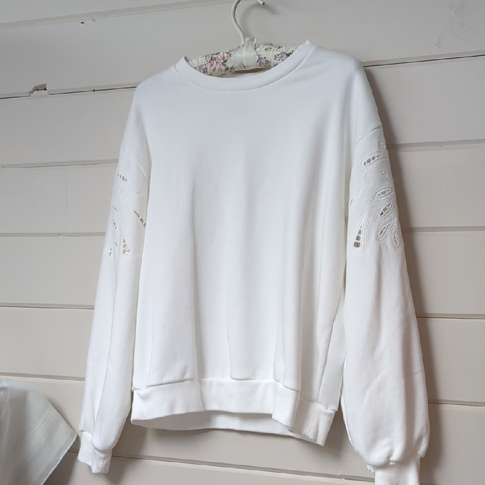 GAP Cream Sweatshirt with Unique Design